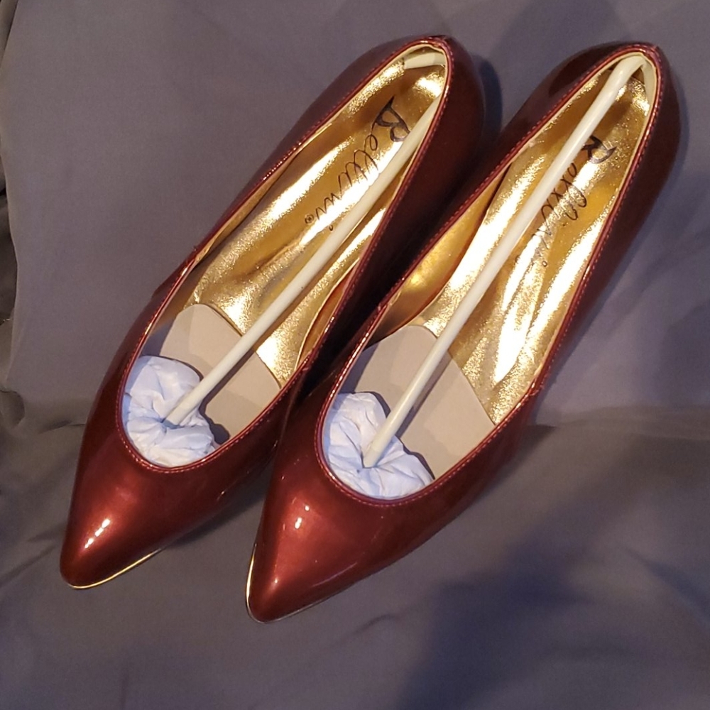 Size 9 Bellini Wine Red and Gold Beautiful Shoe!